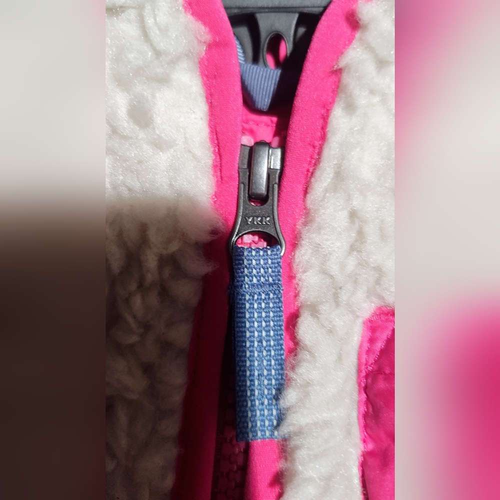 Patagonia Cream Sherpa Vest with Hot Pink Trim - Picture 6 of 10